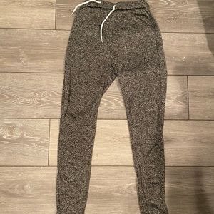 grey women’s sweatpants